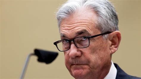 Powell apoya empezar a retirar estímulos este año si continúa la recup.